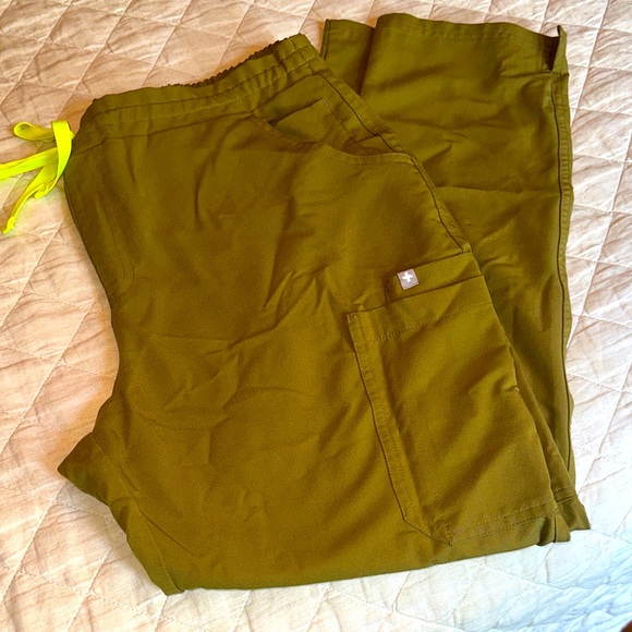 Figs Olive Brown/ Green Scrub Pants - Picture 1 of 4